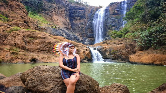 Pesona Air Terjun Puncak Manik yang Mistis dan Megah